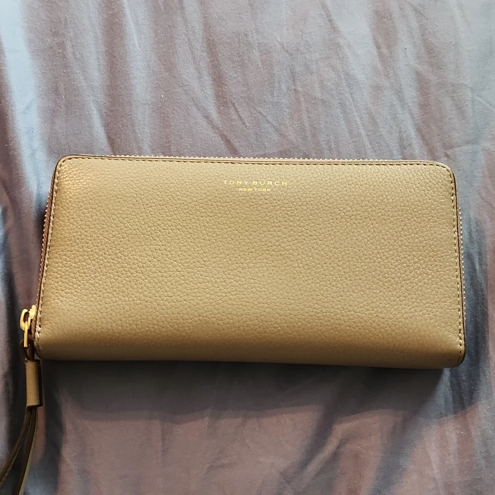 Tory Burch Wallet - Picture 2 of 9